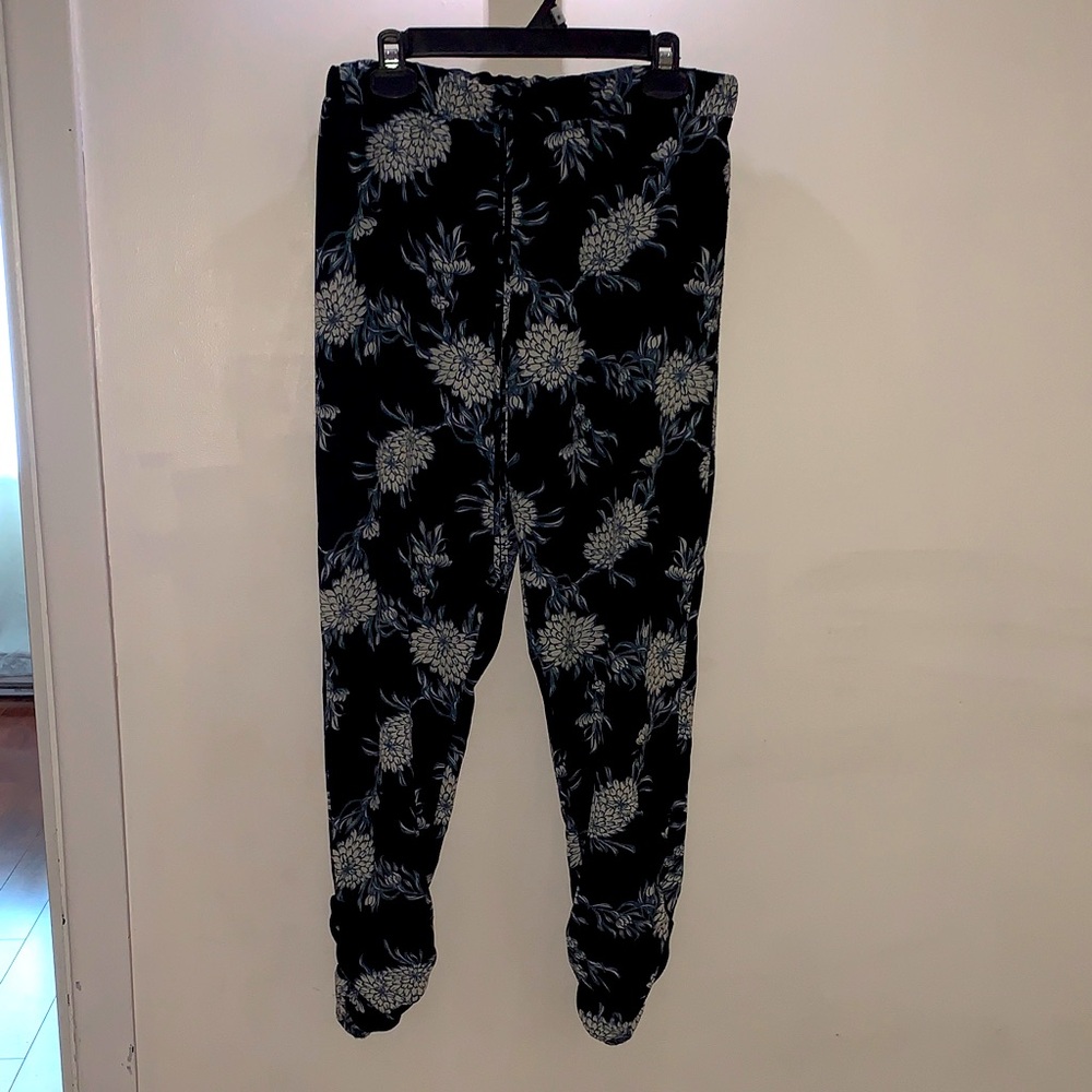 Max & Marcus Floral Black and White pants size Medium
